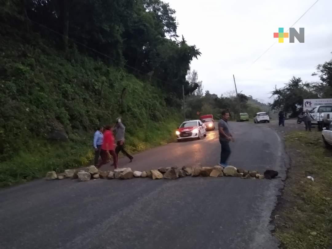 Bloquearon carretera Misantla-Martínez de la Torre