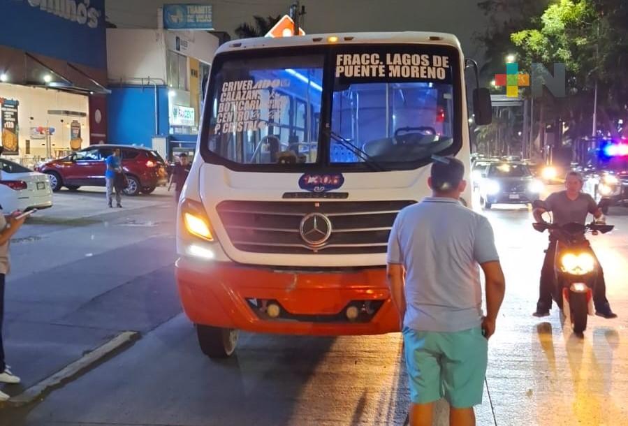 Atropella camión a periodista en Veracruz puerto; está delicada de salud