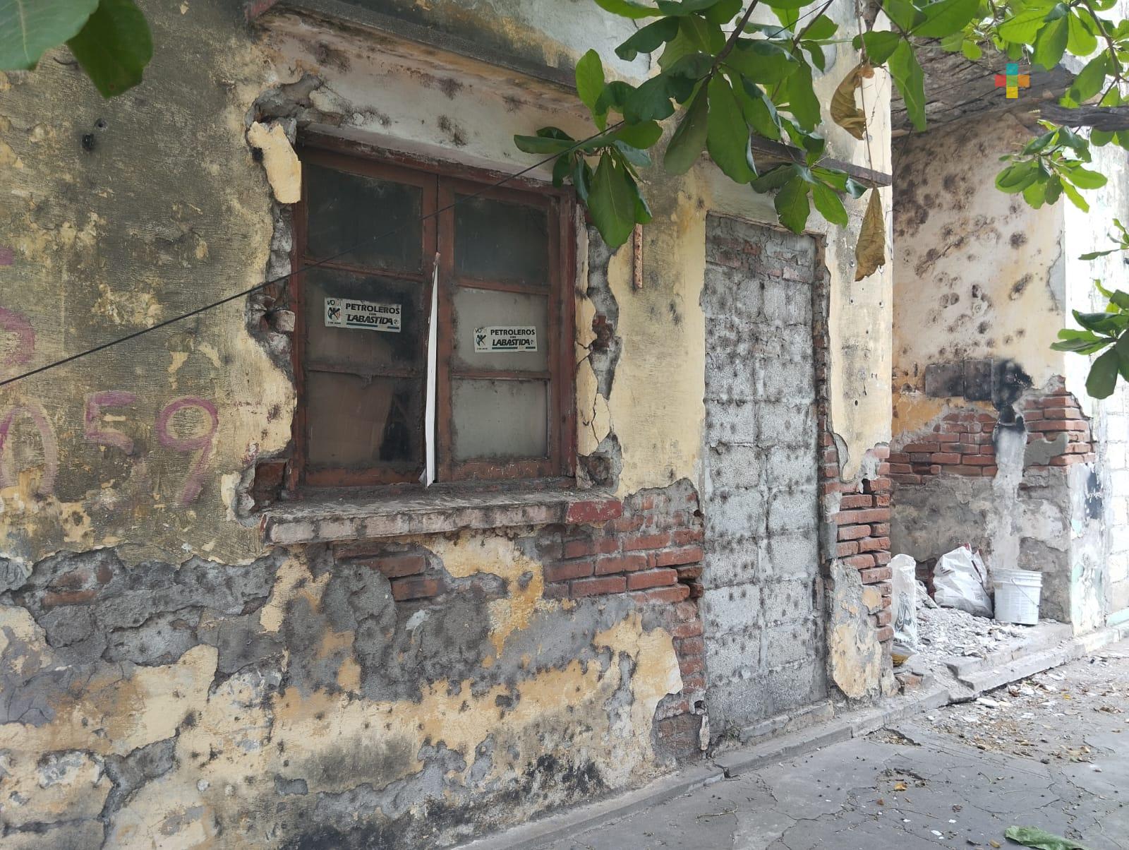 Casa abandonada provoca inseguridad en centro de Veracruz puerto