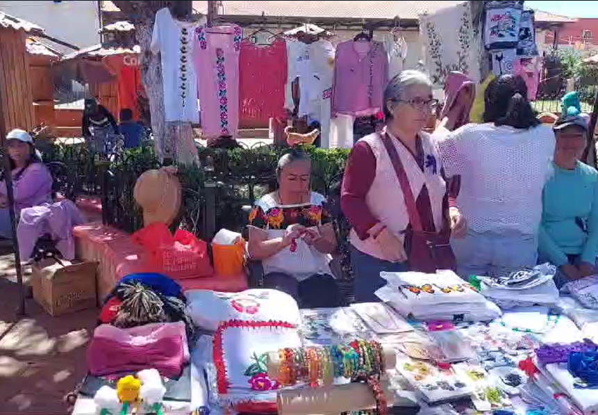 Artesanas de la Huasteca veracruzana elaboran y ofrecen productos a precio accesible