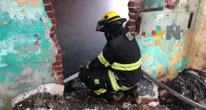 Incendio en espacio abandonado moviliza a bomberos