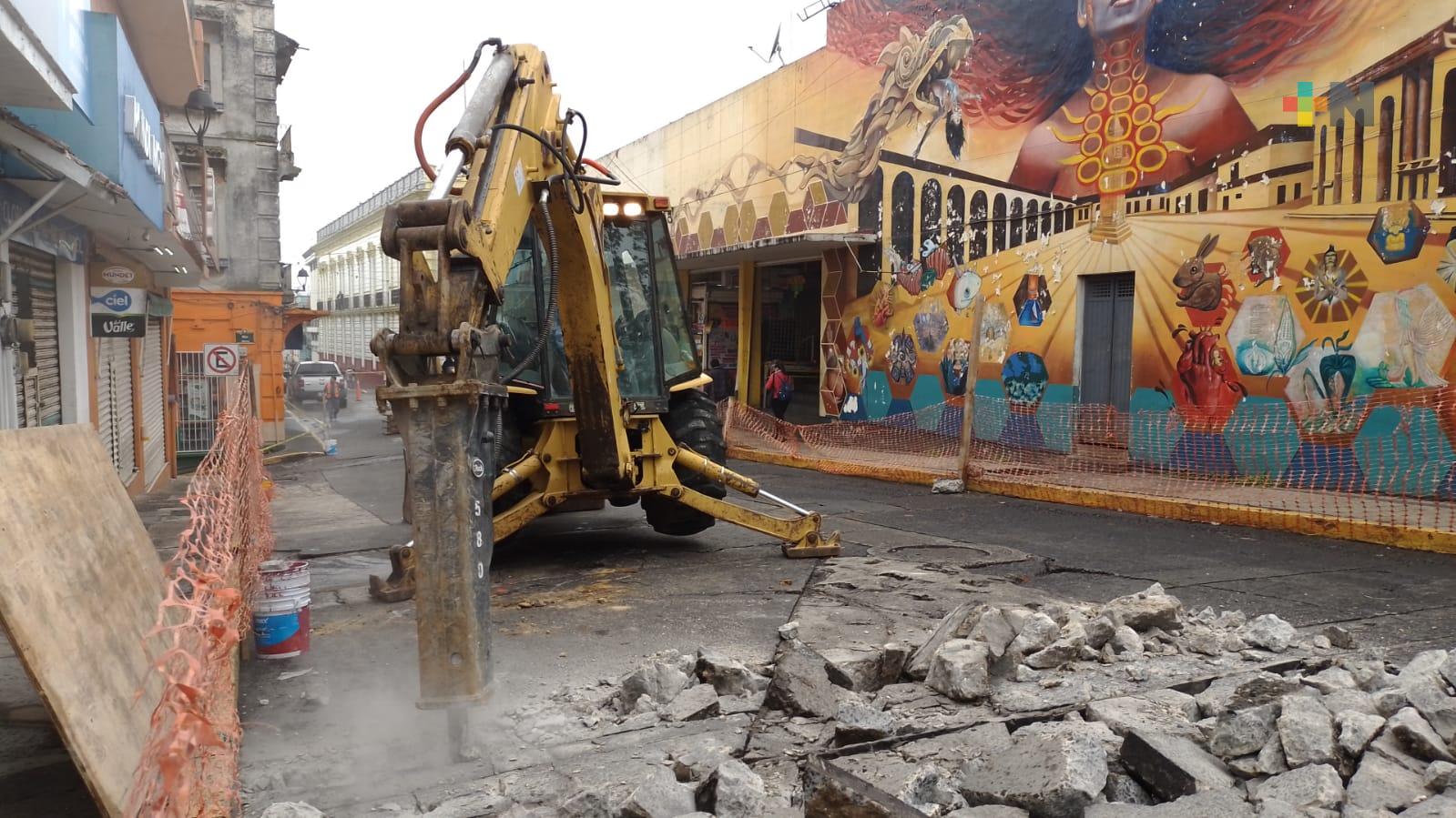 Iniciaron obras de rehabilitación en calle Lucio de Xalapa