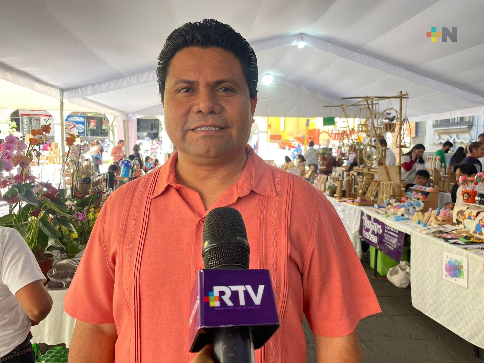 Instalan pabellón artesanal, gastronómico y cultural en parque Juárez