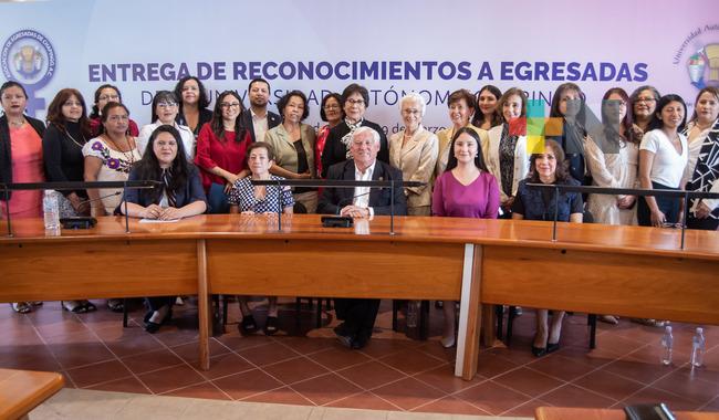 Reconocen a pioneras agrónomas de la Universidad Autónoma Chapingo
