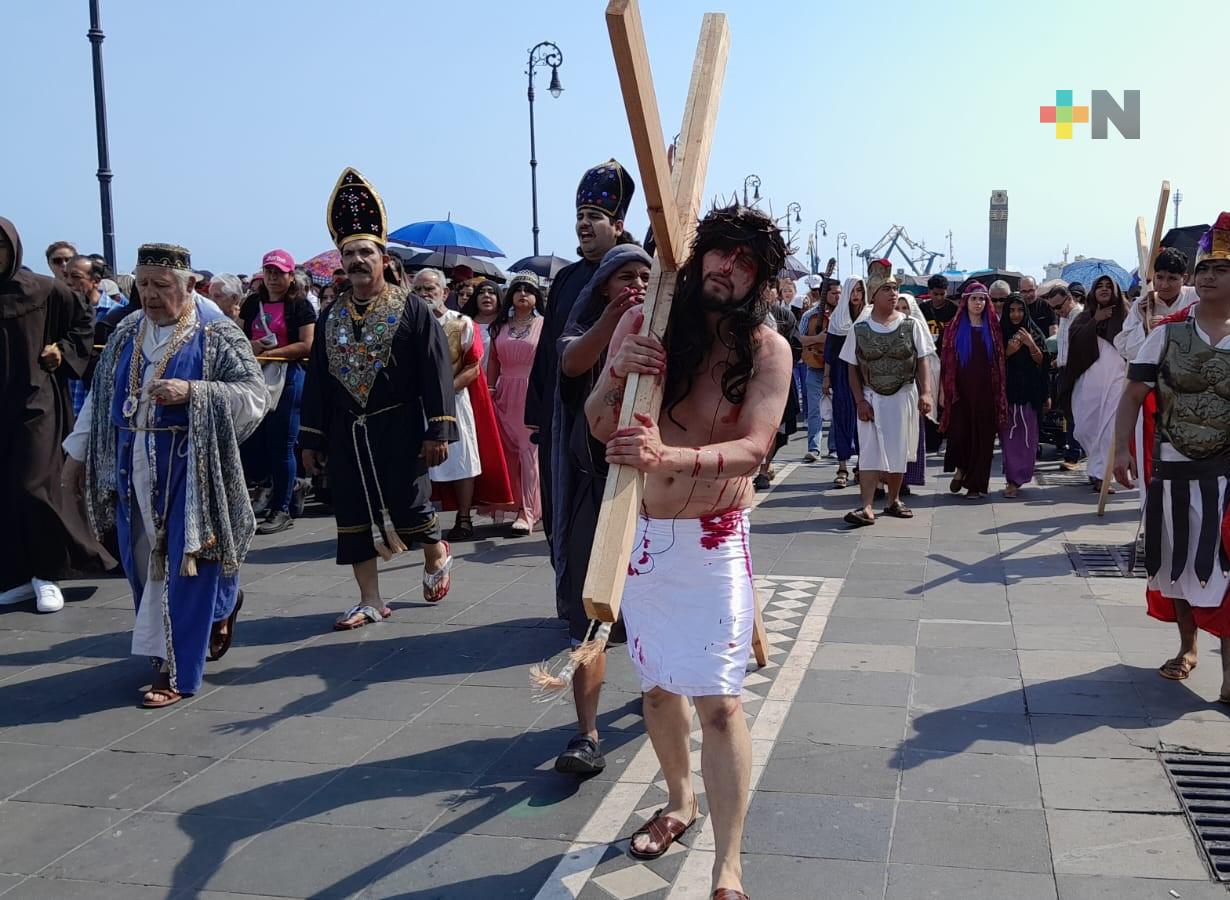 Celebran Viacrucis en calles del centro histórico de Veracruz