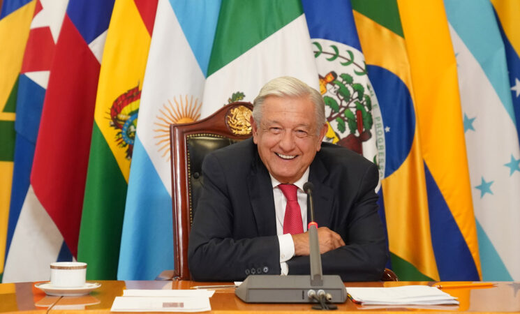 Celebra AMLO discurso de Raquel Serur tras concluir representación de México en Ecuador