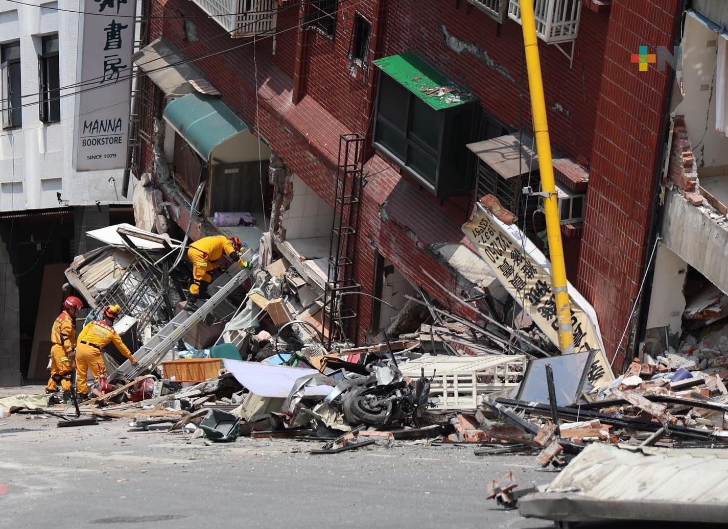 Reportan 10 personas fallecidas y más de 900 heridos tras el sismo en Taiwán