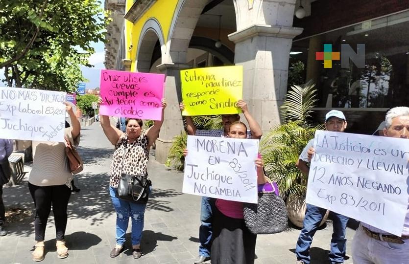Extrabajadores exigen justicia laboral al alcalde de Juchique de Ferrer por despidos injustificados