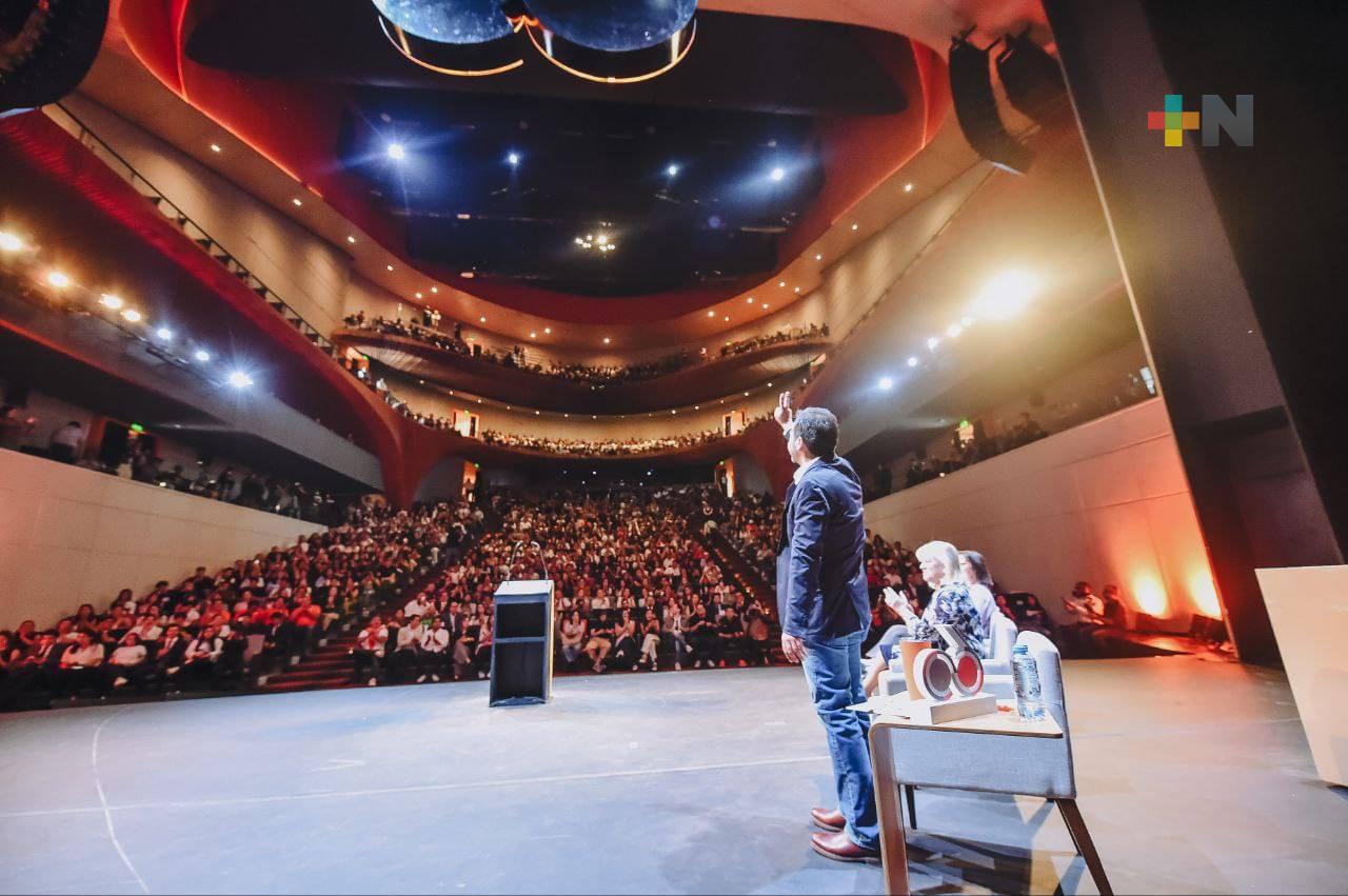 Jorge Álvarez Máynez sostiene encuentro con estudiantes de la Universidad Anáhuac