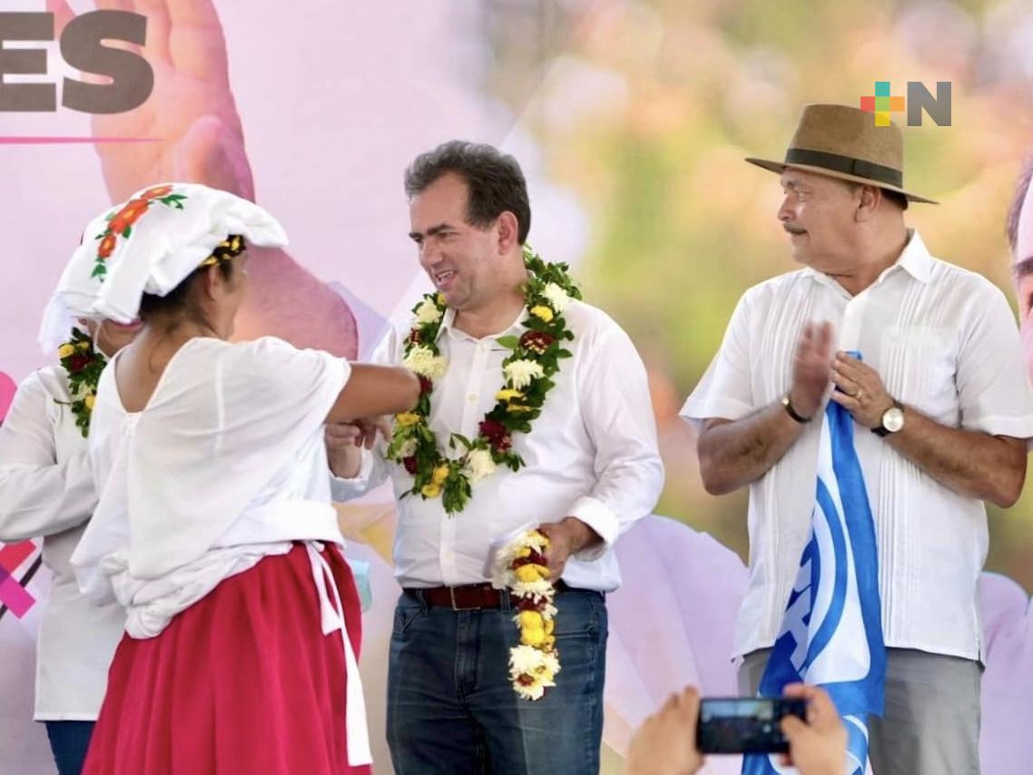José Yunes Zorrilla recorre la entidad, visita el municipio de Santiago Sochiapan