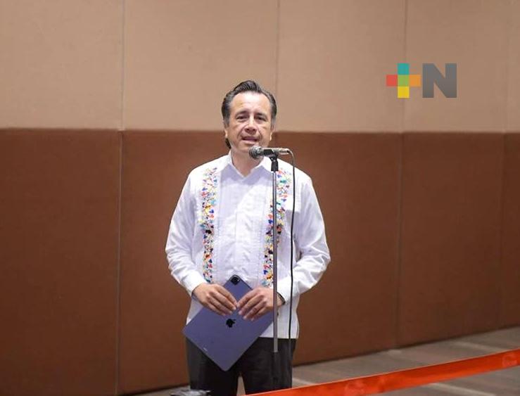 Desaparición de maestra en Minatitlán está siendo atendida: Gobernador