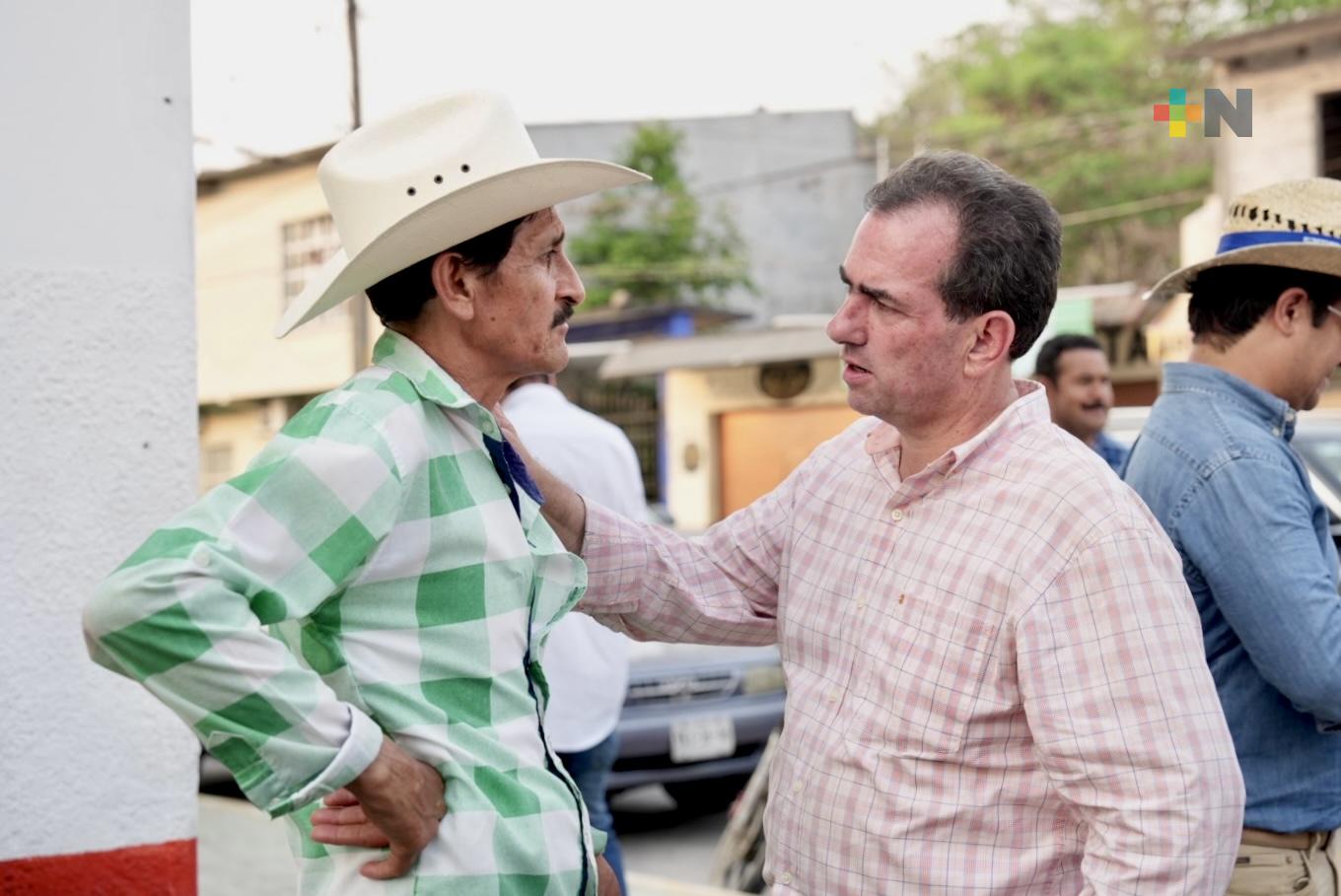 José Francisco Yunes promete respaldar agroindustria cañera en Paso del Macho