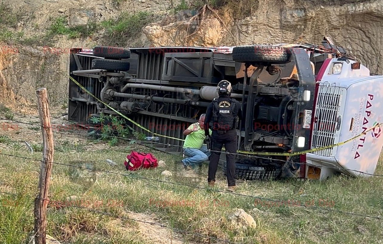 Confirma Gobernador saldo de 50 heridos y 2 fallecidos por volcadura de autobús en Papantla
