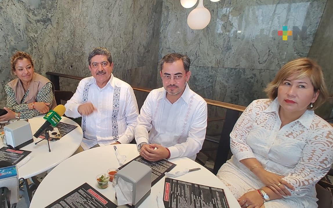 Manuel Espino visita el puerto y presagia triunfo de la 4T en próximos comicios