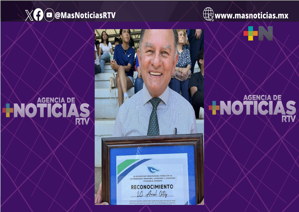 Halcones UV de Futbol Americano homenajeó al profesor Ariel Ortiz