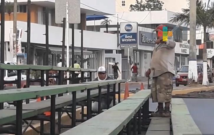 Colocan gradas en bulevar de Tuxpan para llevar a cabo carnaval