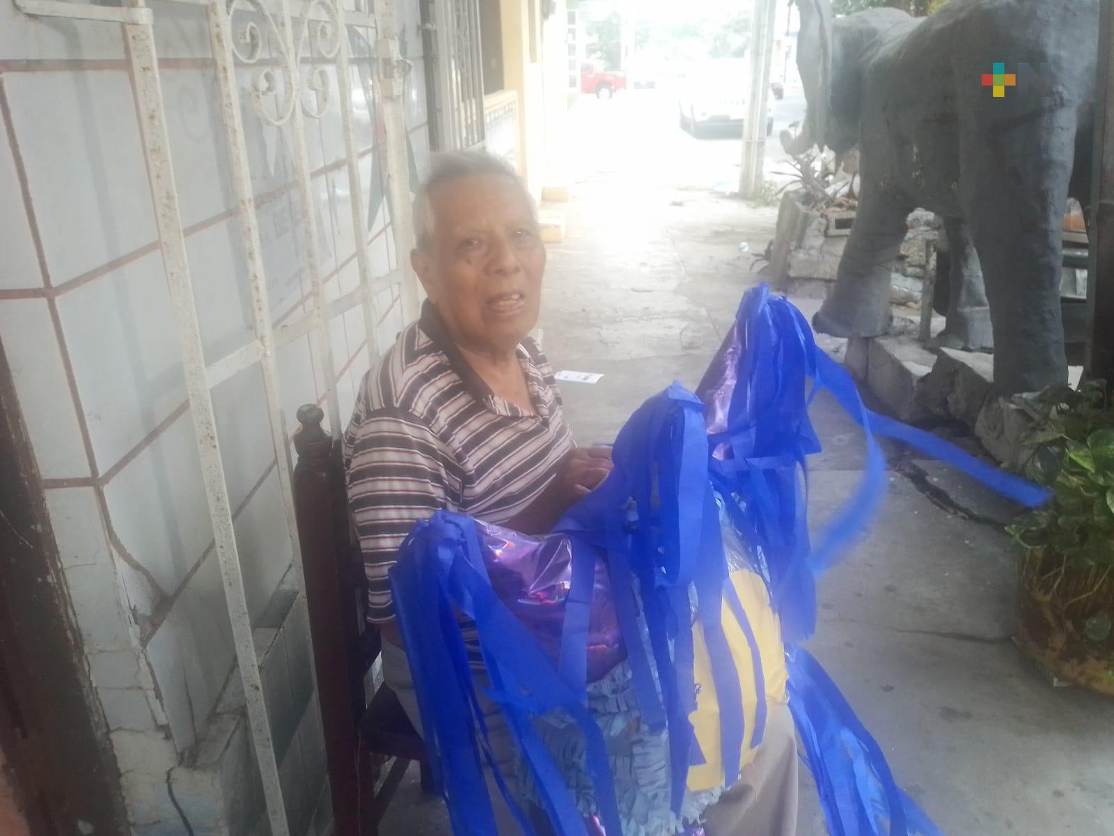 Comerciante espera aumenten ventas de piñatas por el Día del Niño