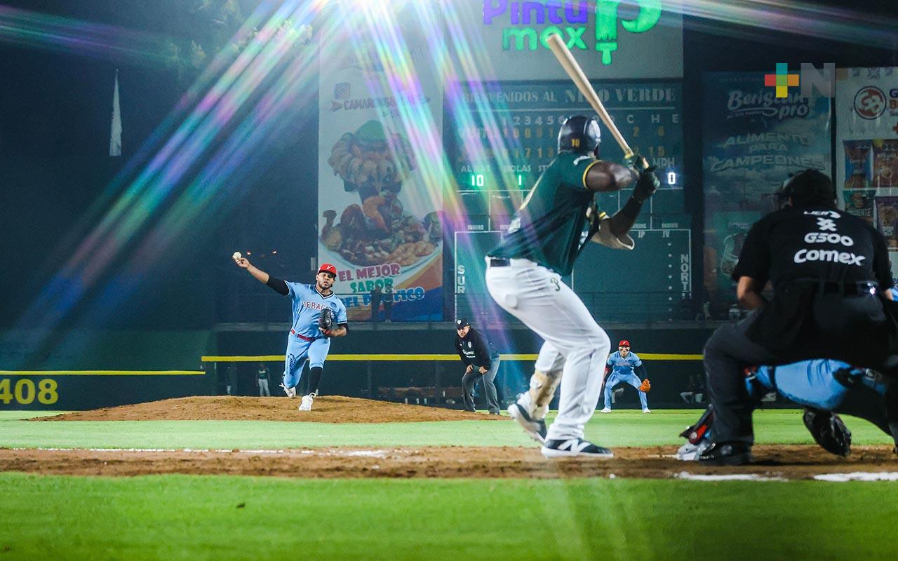 Pericos se lleva la serie completa sobre El Águila