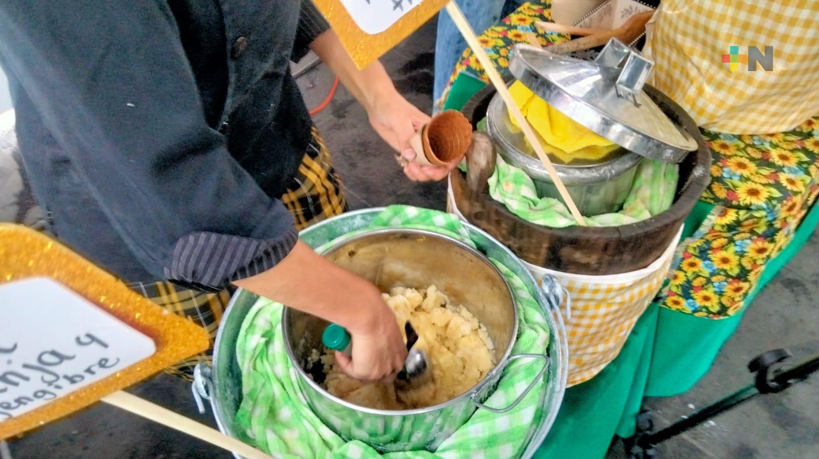 En Festival de la Nieve de Coatepec ofrecen sabores como miel, pulque y veganas