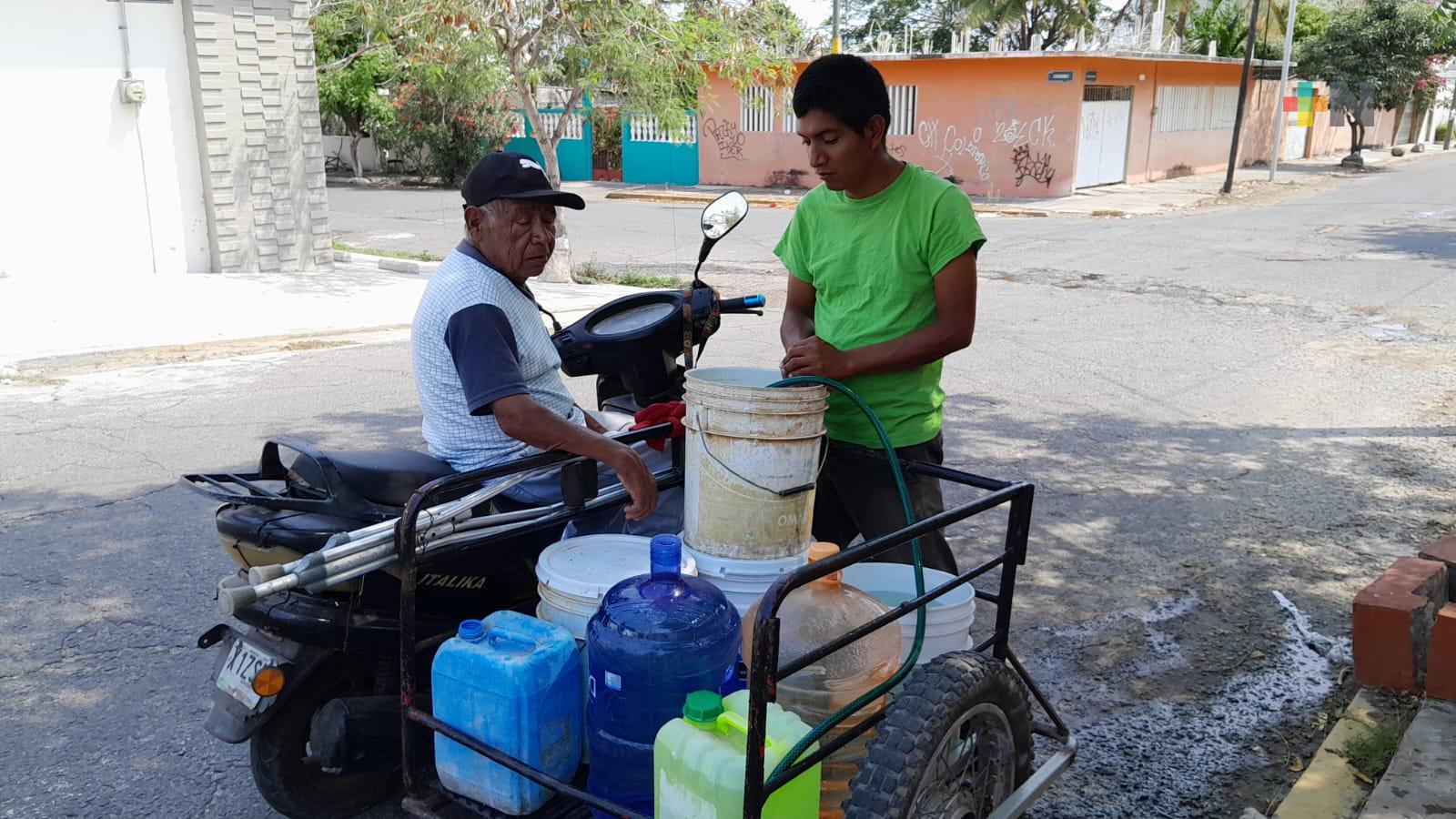 En colonia de Veracruz puerto, sin agua ni pipas para paliar la carencia