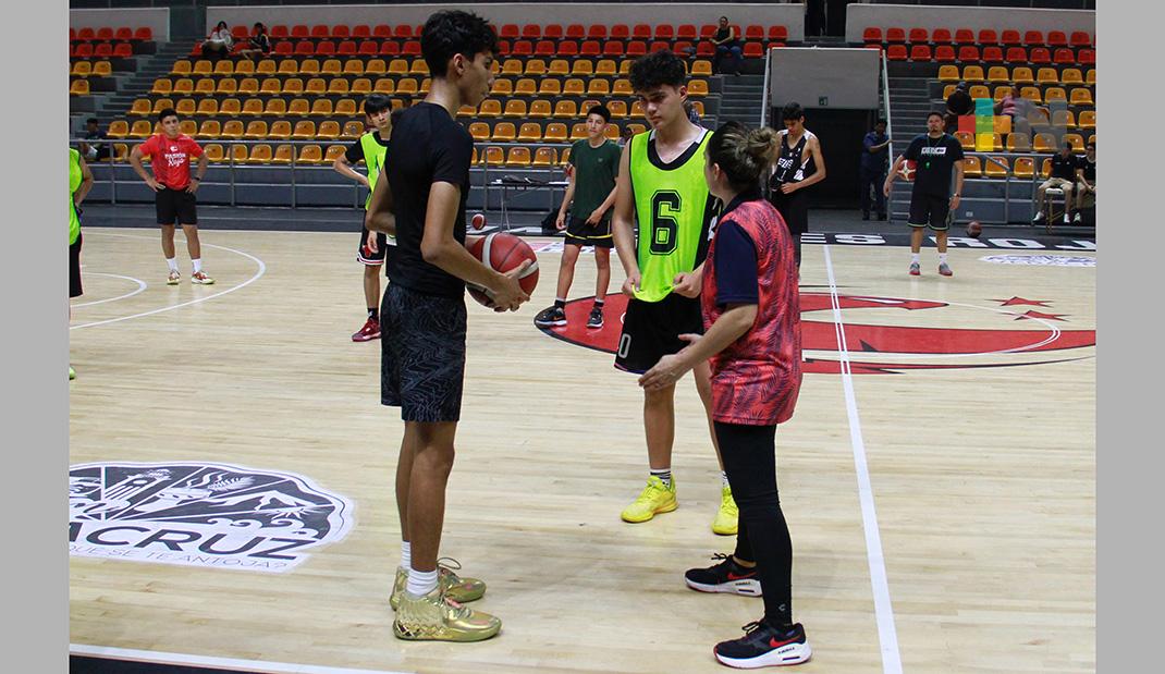 Jóvenes veracruzanos integran al equipo Halcones Rojos Elite