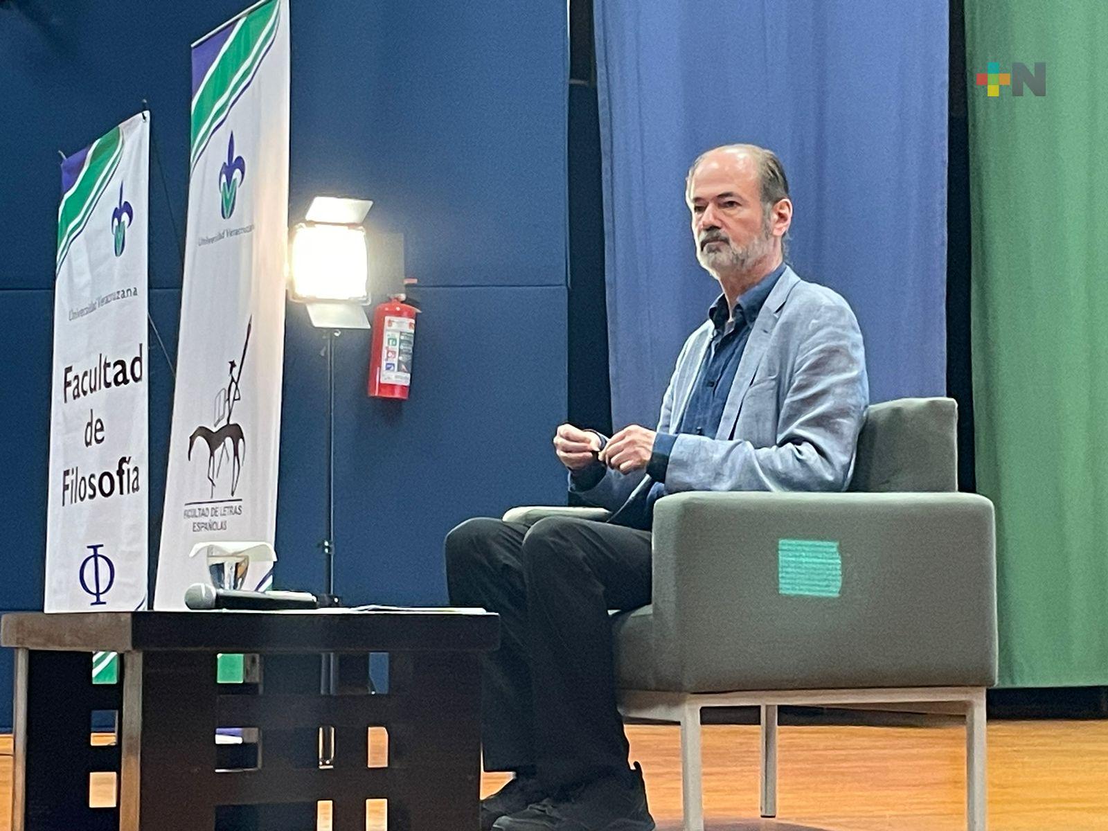 Juan Villoro lamenta que sea poca la población que habla lenguas vernáculas