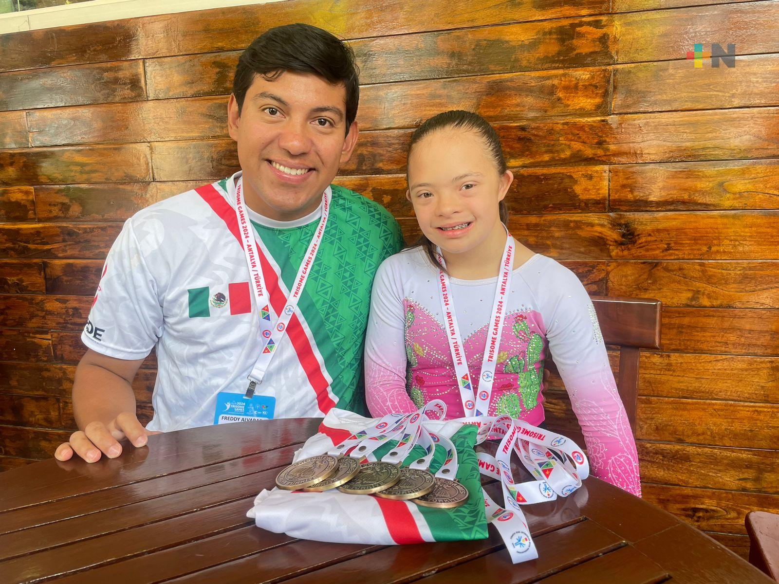 Gimnasta xalapeña gana tres medallas de oro y una de bronce en Turquía