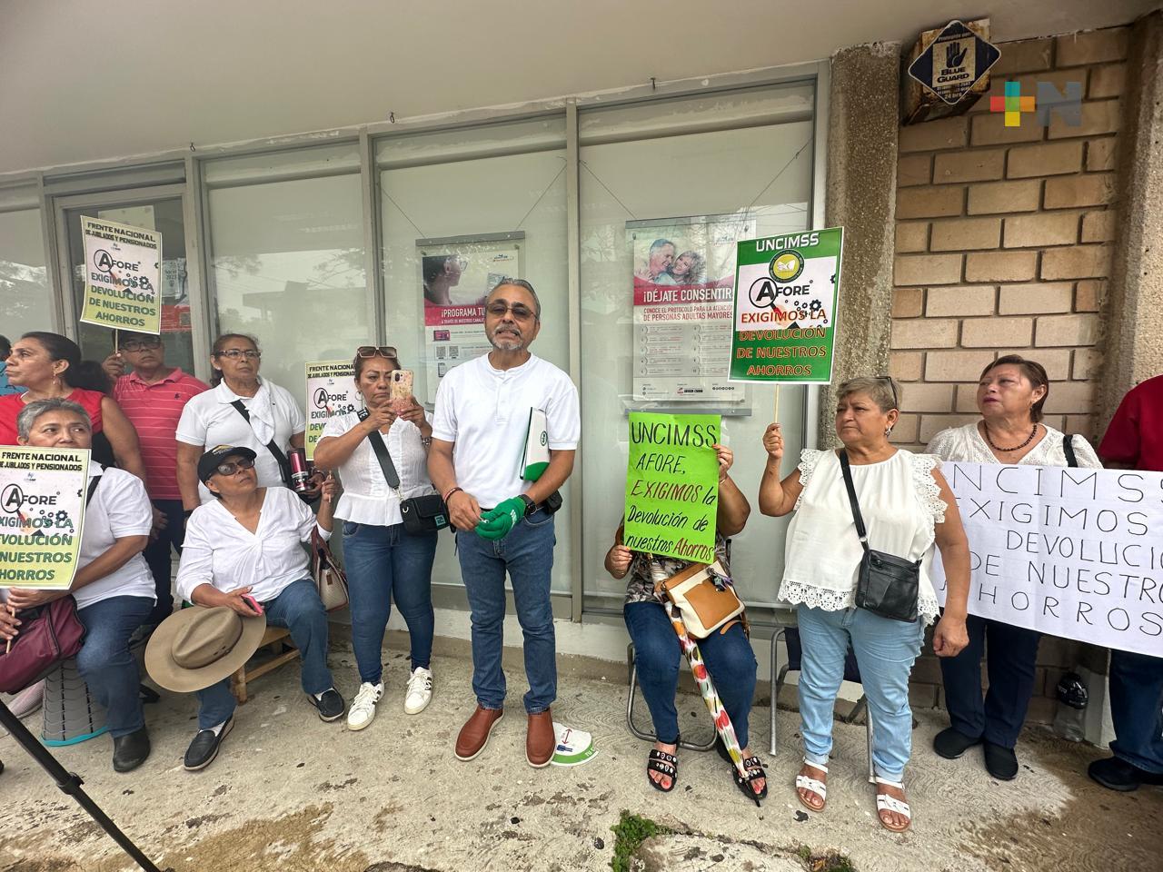 La UNCIMSS se manifestó en Coatza para exigir devolución de sus ahorros de Afores