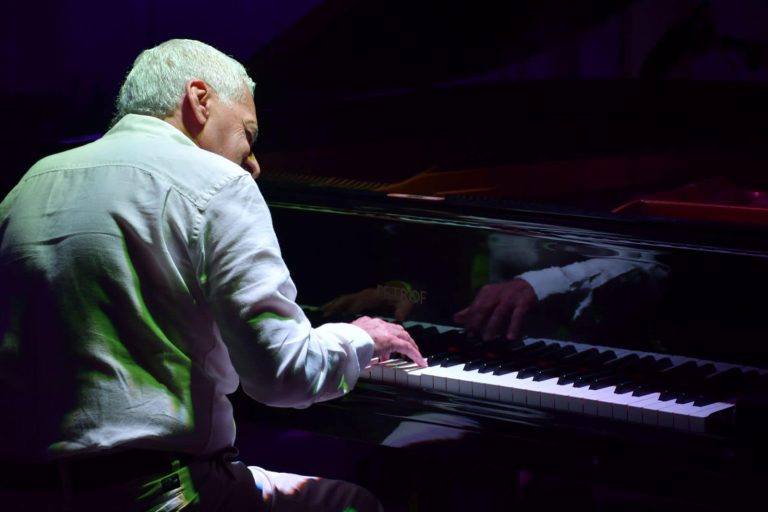 Invitan a celebrar el Día Internacional del Jazz con Mabarak ensamble, en el Cevart