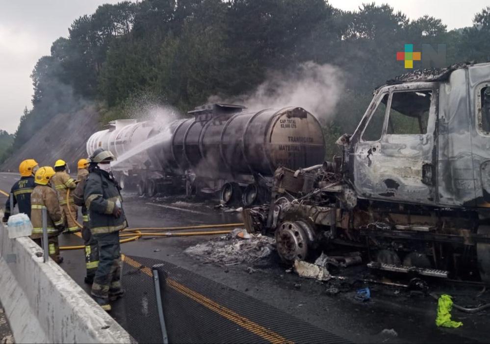 Liquidado el incendio vehicular en autopista Xalapa-Perote