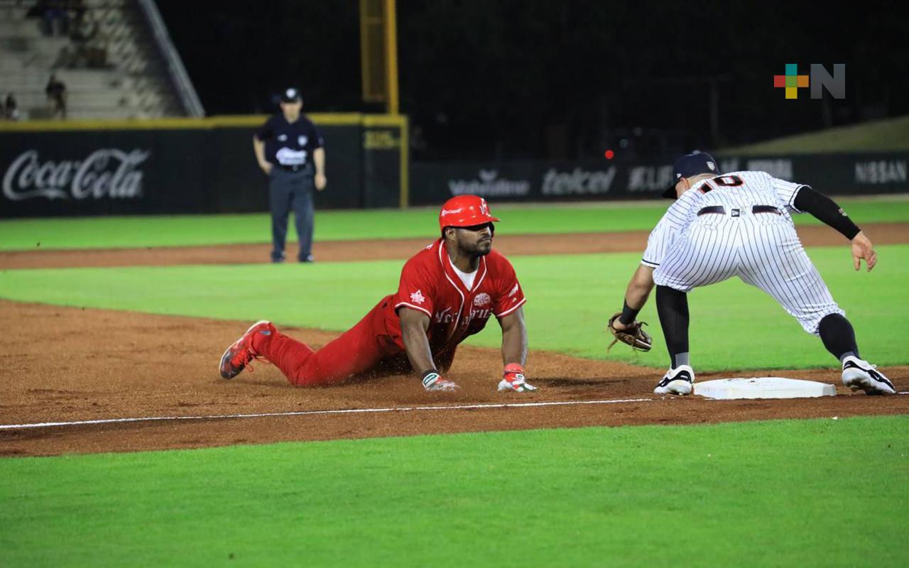 El Águila blanquea por 2-0 a los Tigres y amarra serie en Cancún