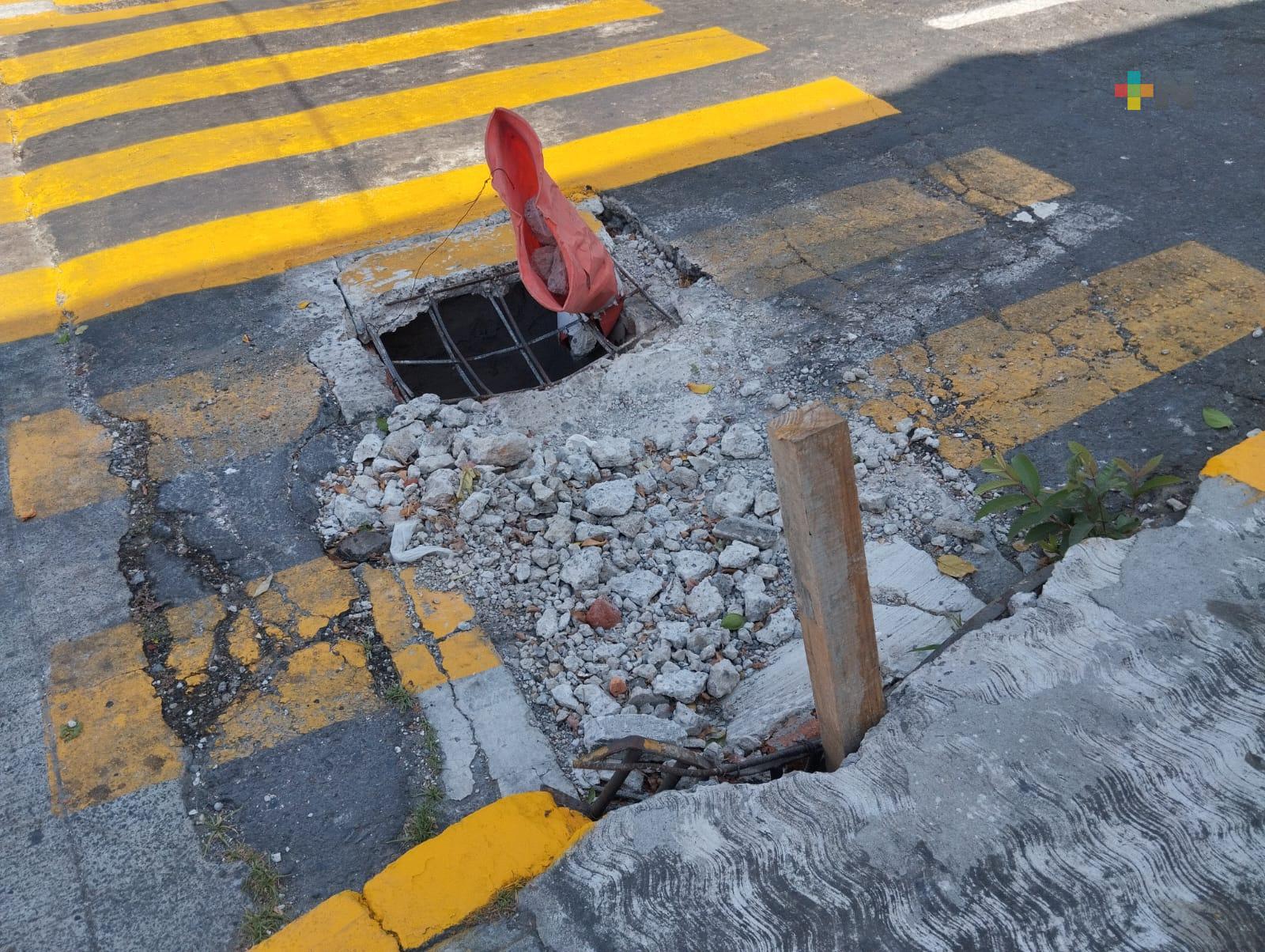 Registros rotos en Veracruz puerto sin atención pese a quejas de vecinos