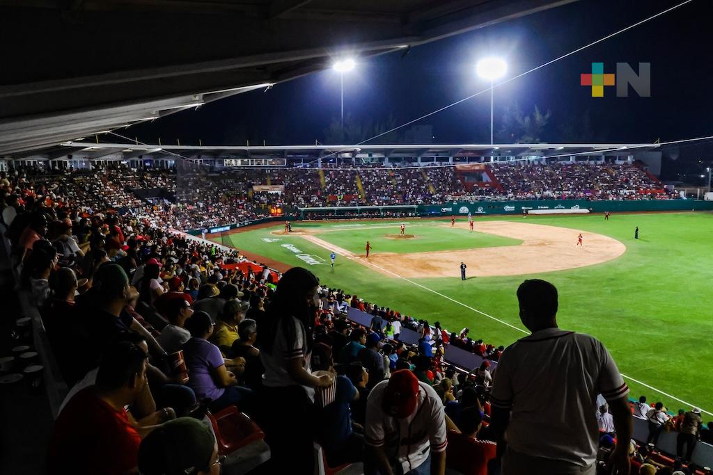 León apaleó por 12-5 a El Águila en juego inaugural efectuado en el Beto Ávila