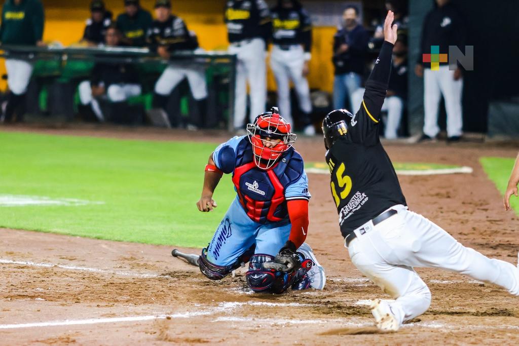 Puebla vence por 9-5 a El Águila y amarra la serie en la Angelópolis
