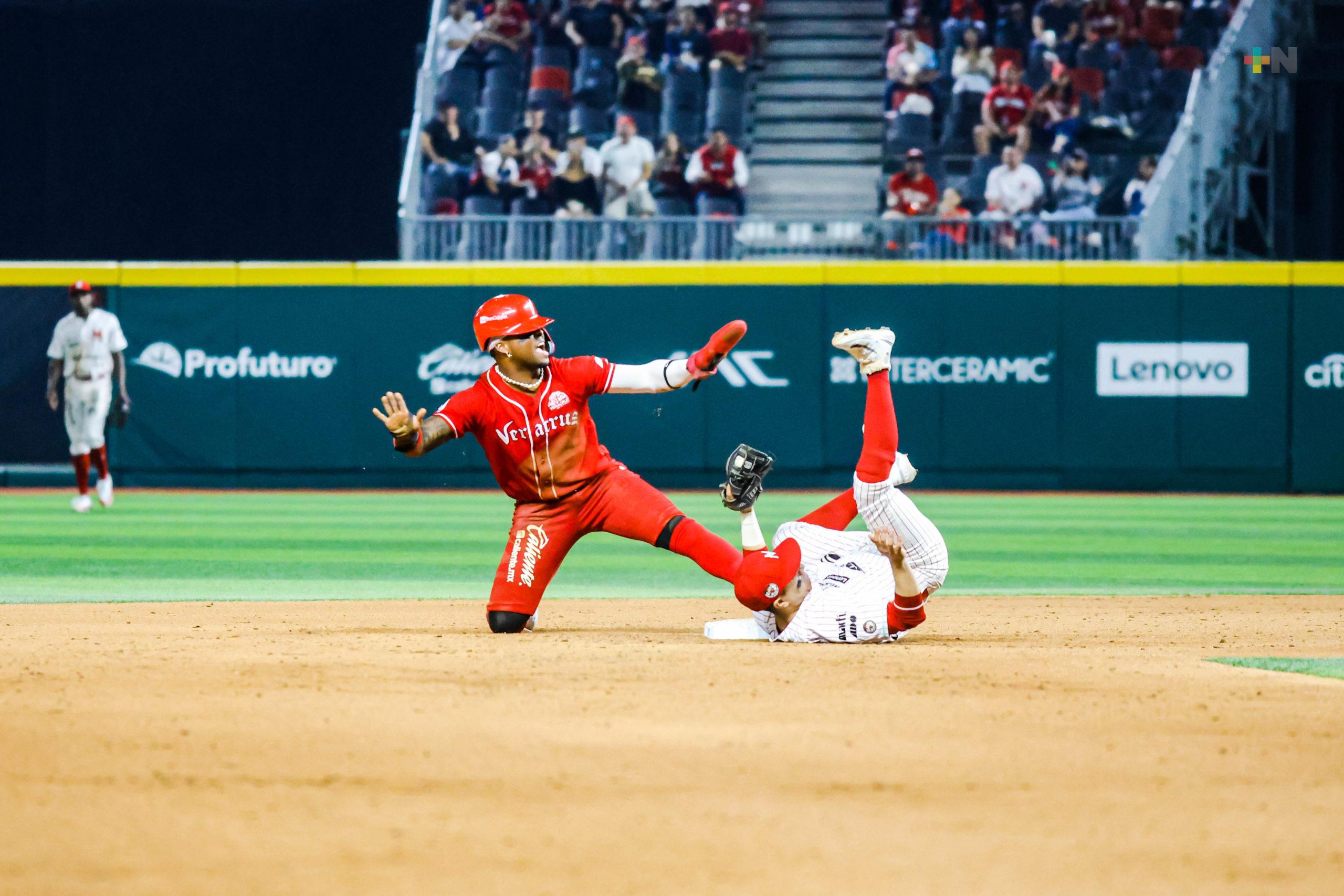 Diablos Rojos vencen por 7-4 a El Águila al abrir serie en Ciudad de México