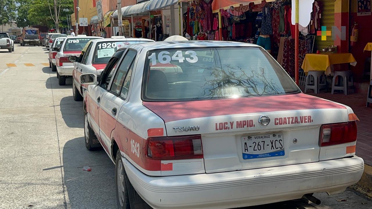Por altas temperaturas, taxistas pausan labores en Coatzacoalcos