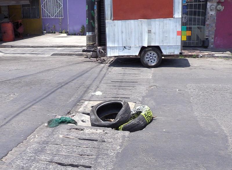 Tragatormentas en fraccionamiento Norte de Veracruz puerto podría causar accidente