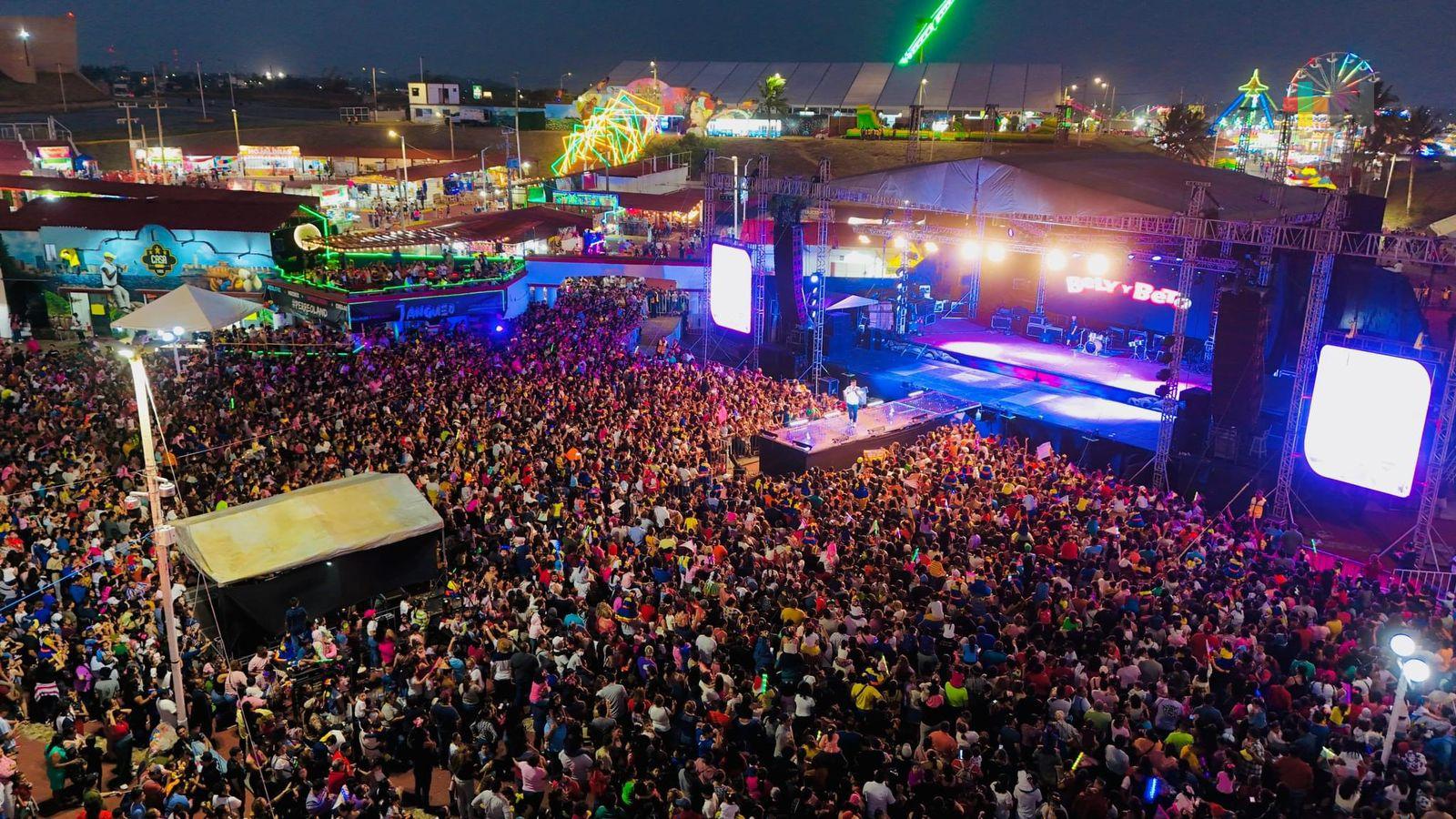 Éxito de conciertos en Expo Feria de Coatza genera proyecto de ampliar teatro