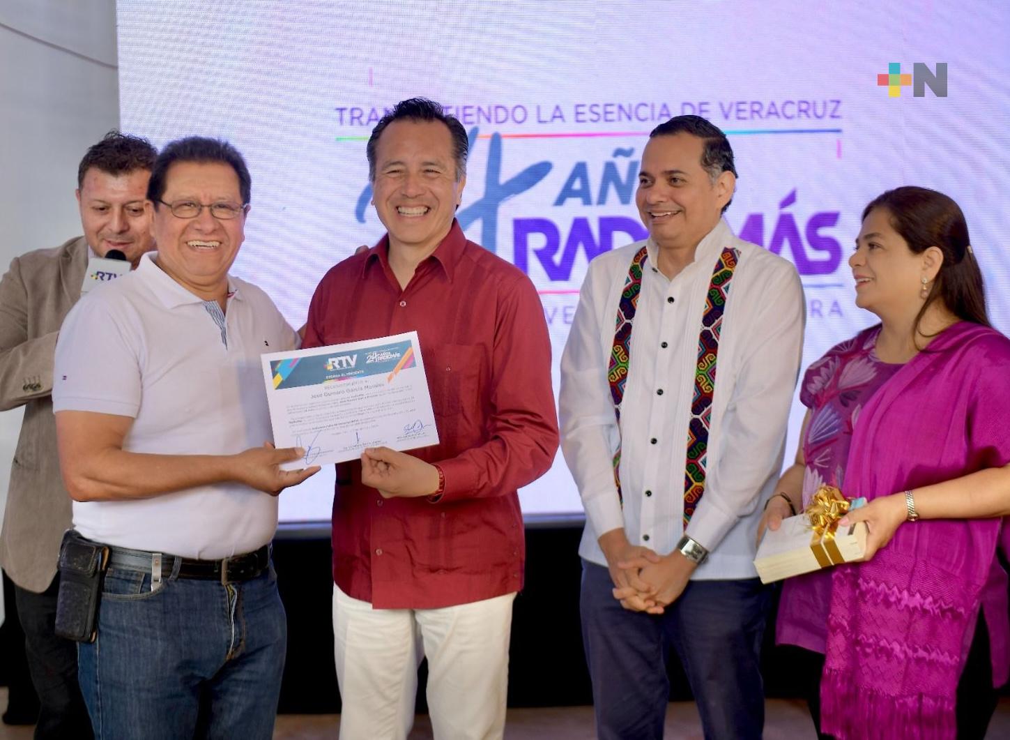 En su 24 aniversario, reconoce Cuitláhuac García labor comunitaria de RADIOMÁS