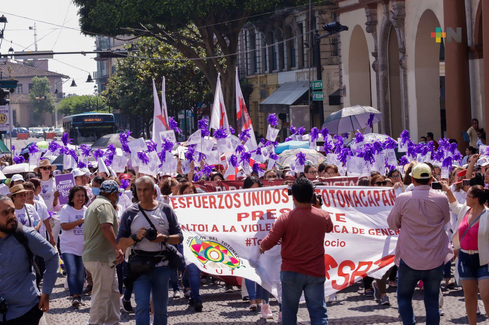 Miles de mujeres marchan en favor de Nahle, exigen al OPLE un alto a la violencia de género y discriminación promovida por el Clan Yunes