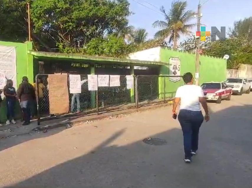 Suspenden clases en la secundaria #5 de Coatzacoalcos