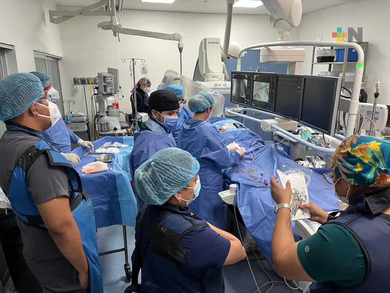 Especialistas del Issste en Veracruz salvan vida a embarazada con cirugía de hemodinamia