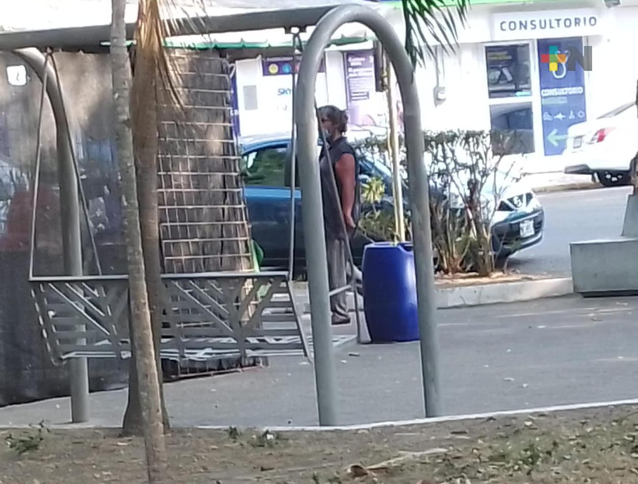 Aumenta gente en situación de calle en parques del puerto de Veracruz, vecinos se quejan