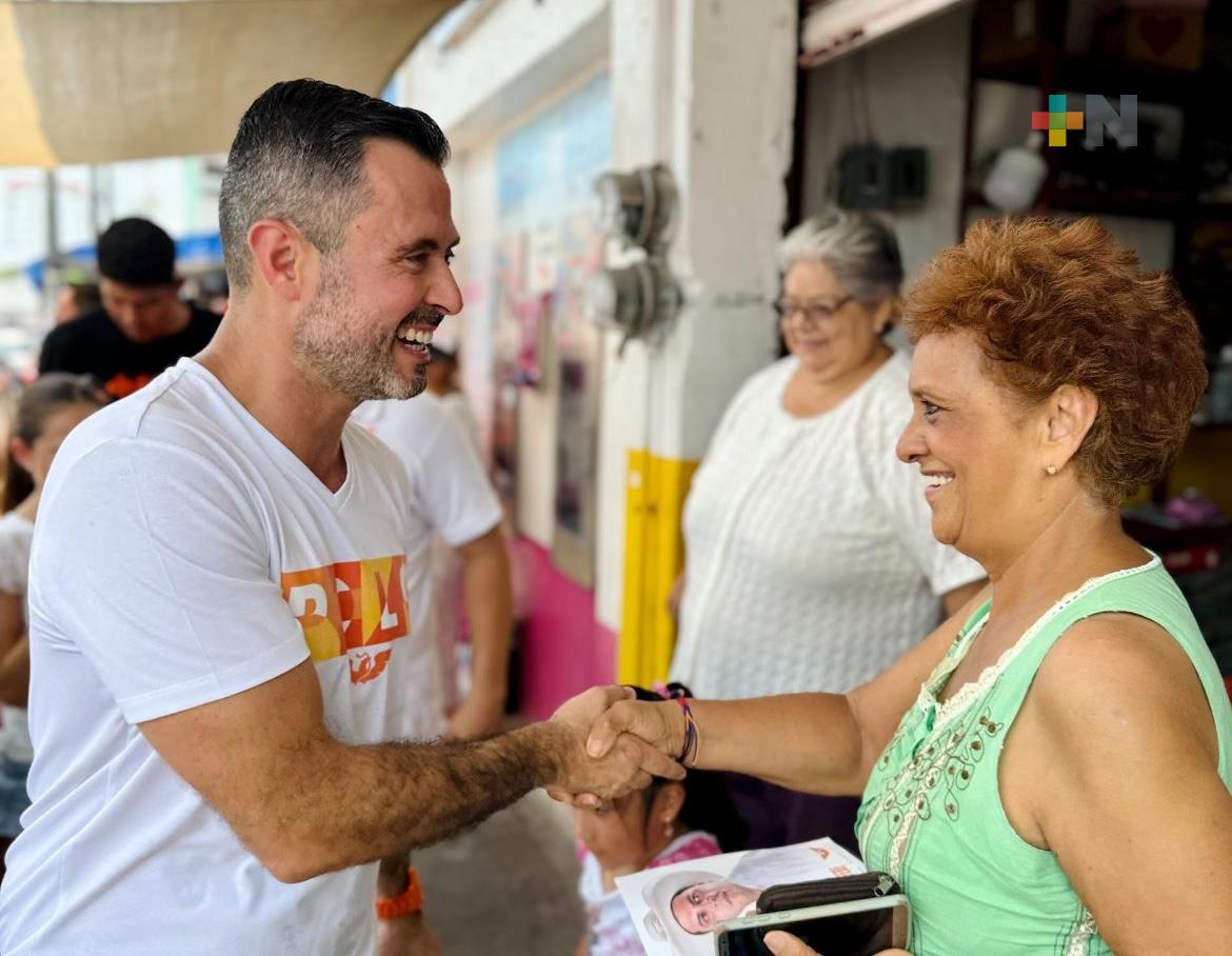 Polo Deschamps visitó y platicó con la ciudadanía de Alvarado