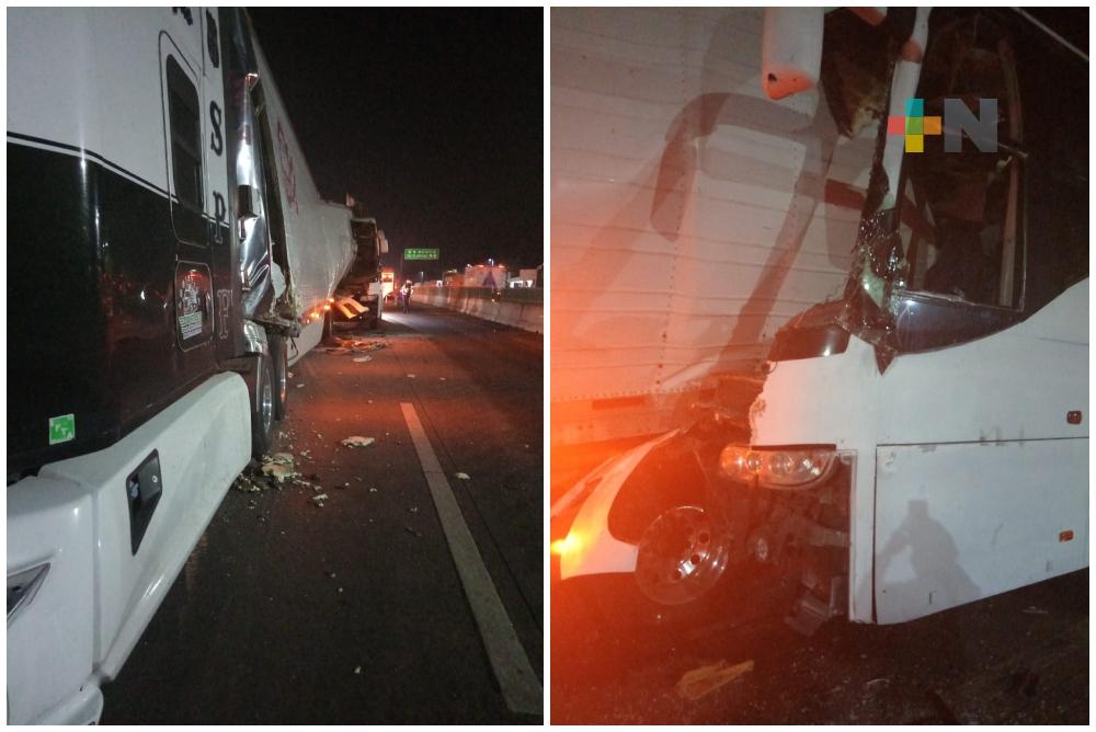 Accidente en autopista Córdoba-Veracruz deja 40 personas lesionadas