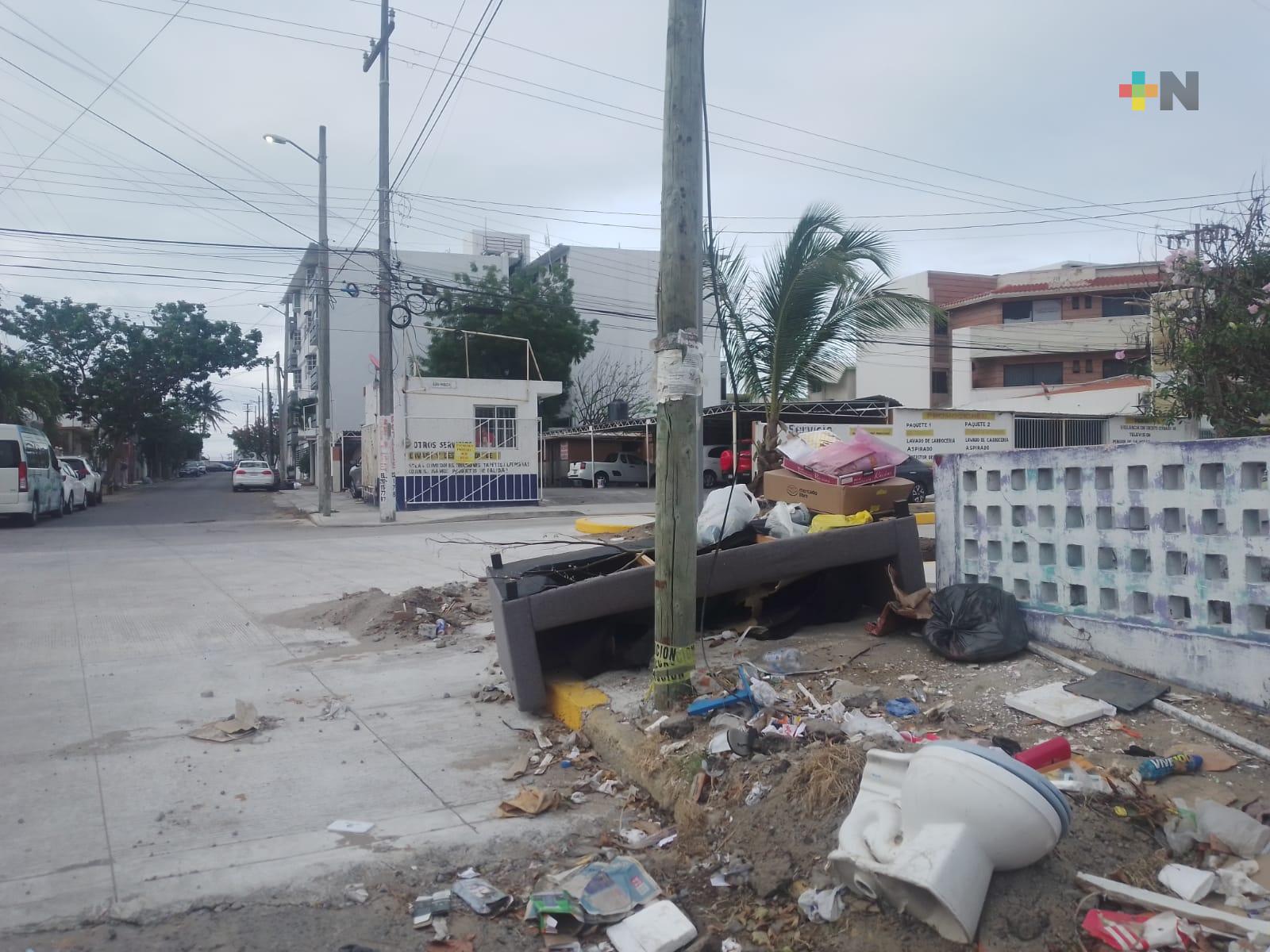 Piden recoger basura en calles Olmedo y Juan Pablo II de Boca del Río