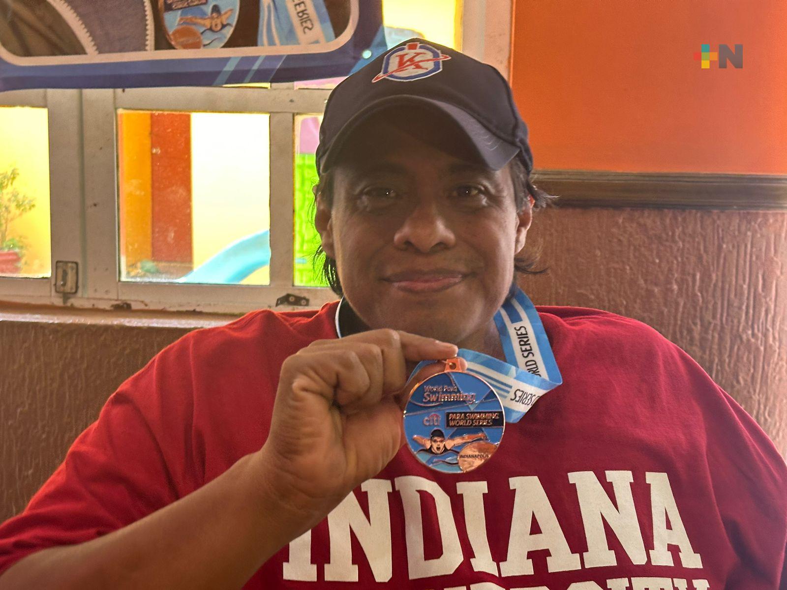 Atleta paralímpico invita a personas a cumplir sus metas y no autolimitarse