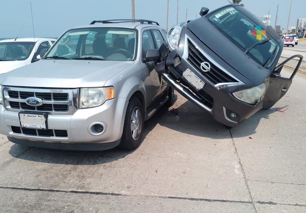Se registra carambola de vehículos en malecón de Coatzacoalcos