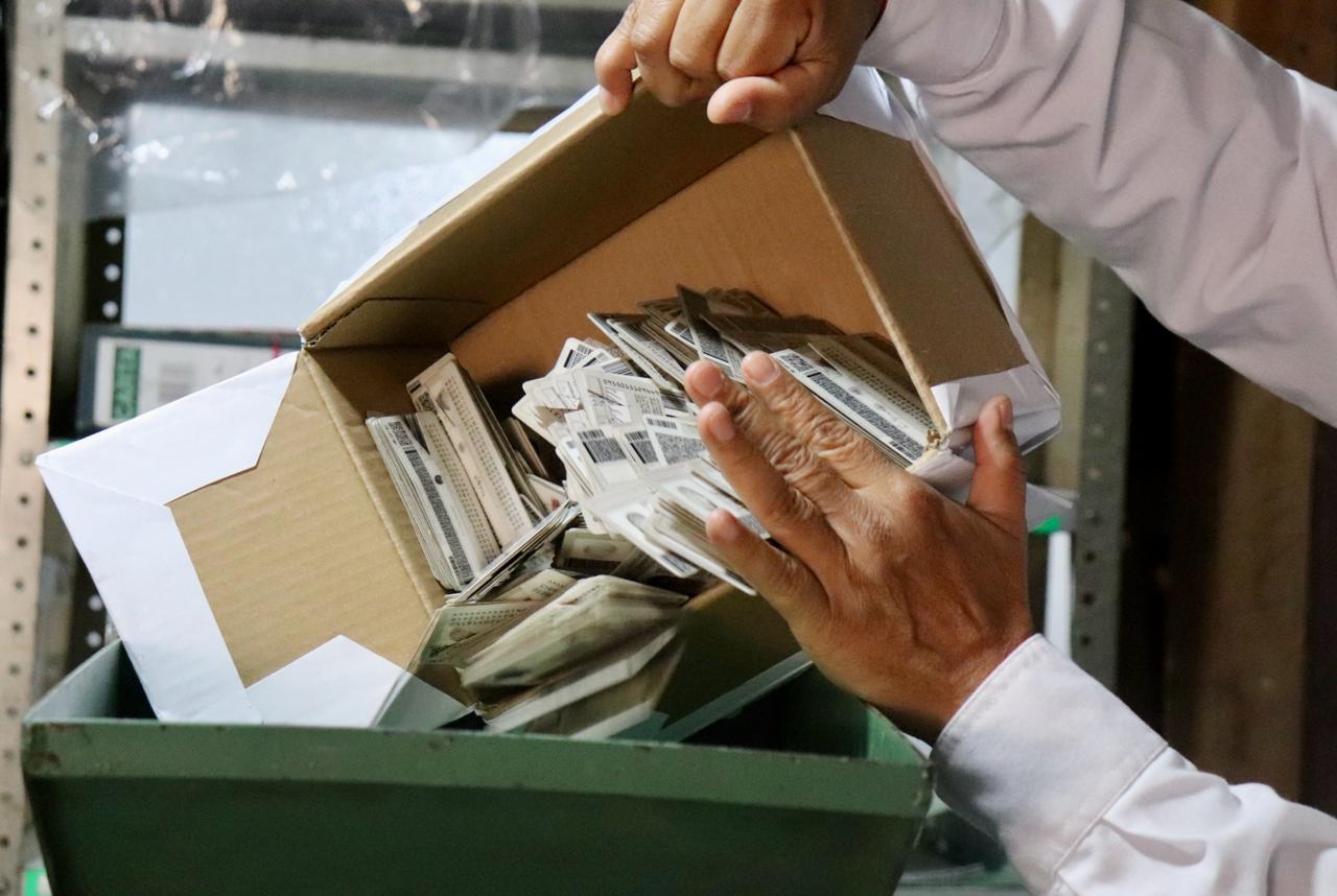 Destruye INE Veracruz más de 100 mil credenciales retiradas de módulos