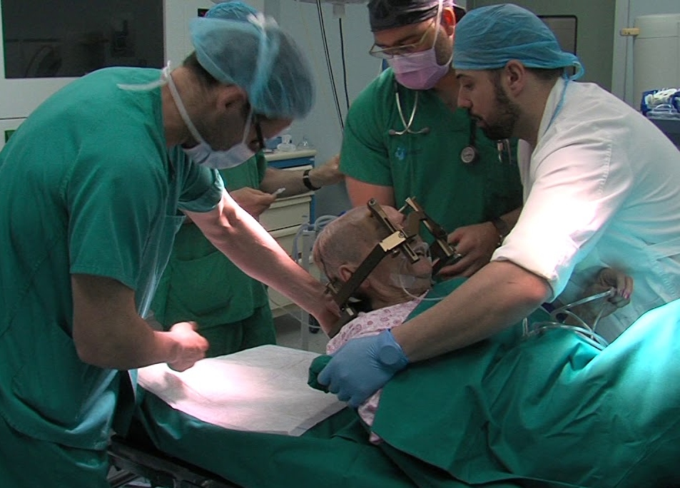 Con estimuladores cerebrales profundos IMSS cambia calidad de vida a pacientes con Parkinson